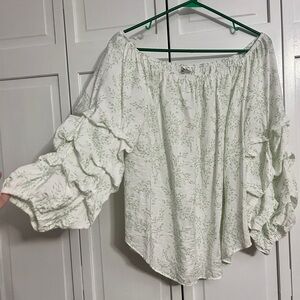 Cato top. Size Large. Like new. Super cute sleeves.